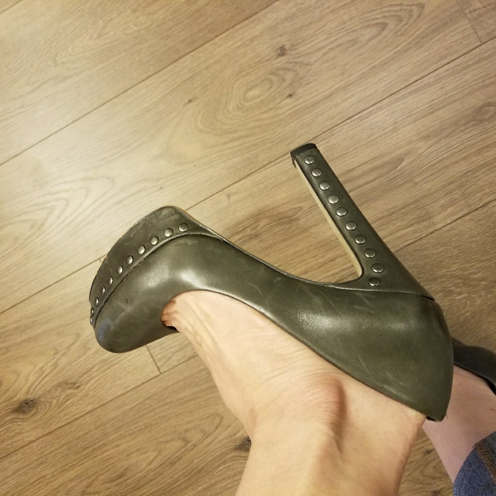 Vince Camuto khaki studded pump